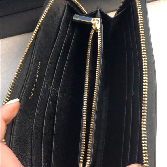 Tory Burch Robinson Zip Continental Wallet Black - Picture 3 of 8